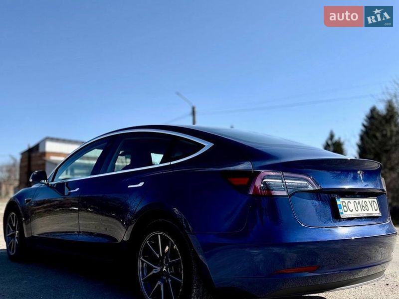 Седан Tesla Model 3 2020 в Львові