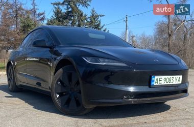 Седан Tesla Model 3 2024 в Кривому Розі