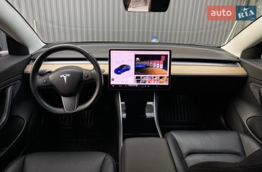 Седан Tesla Model 3 2019 в Ужгороде