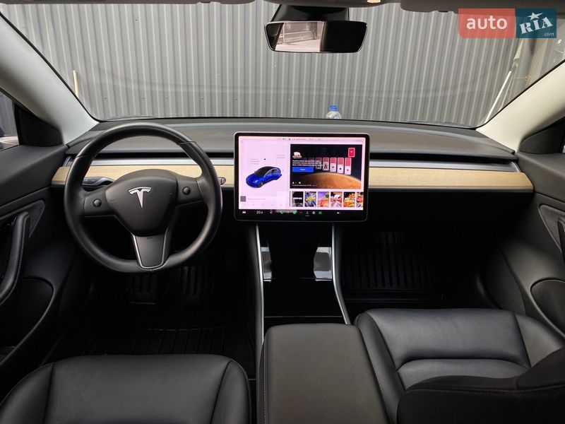 Седан Tesla Model 3 2019 в Ужгороде