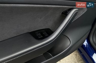 Седан Tesla Model 3 2019 в Ужгороде