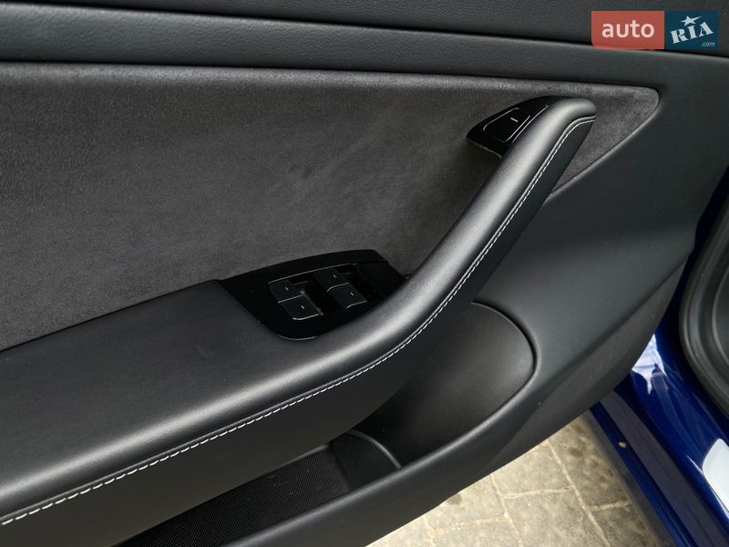 Седан Tesla Model 3 2019 в Ужгороде