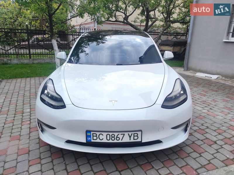 Седан Tesla Model 3 2018 в Львове