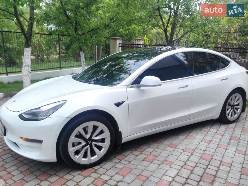 Седан Tesla Model 3 2018 в Львове