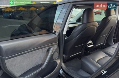 Седан Tesla Model 3 2023 в Києві