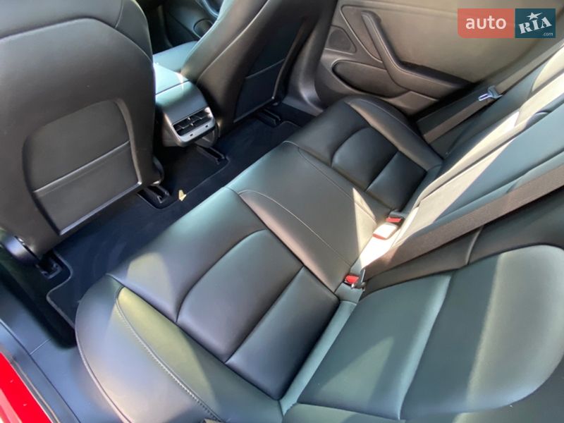 Седан Tesla Model 3 2018 в Одесі