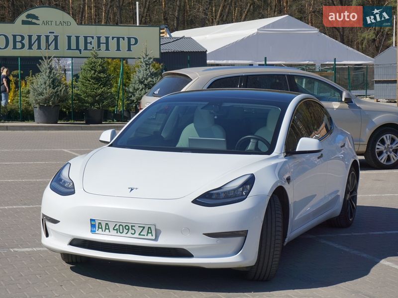 Седан Tesla Model 3 2019 в Киеве