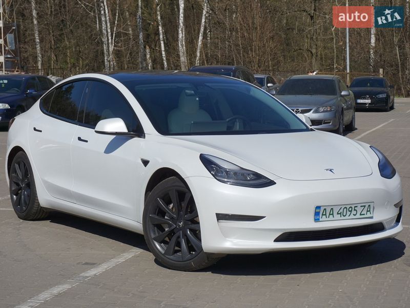 Седан Tesla Model 3 2019 в Киеве