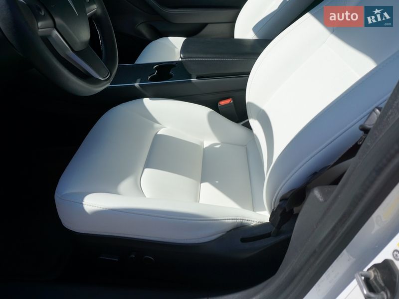 Седан Tesla Model 3 2019 в Киеве