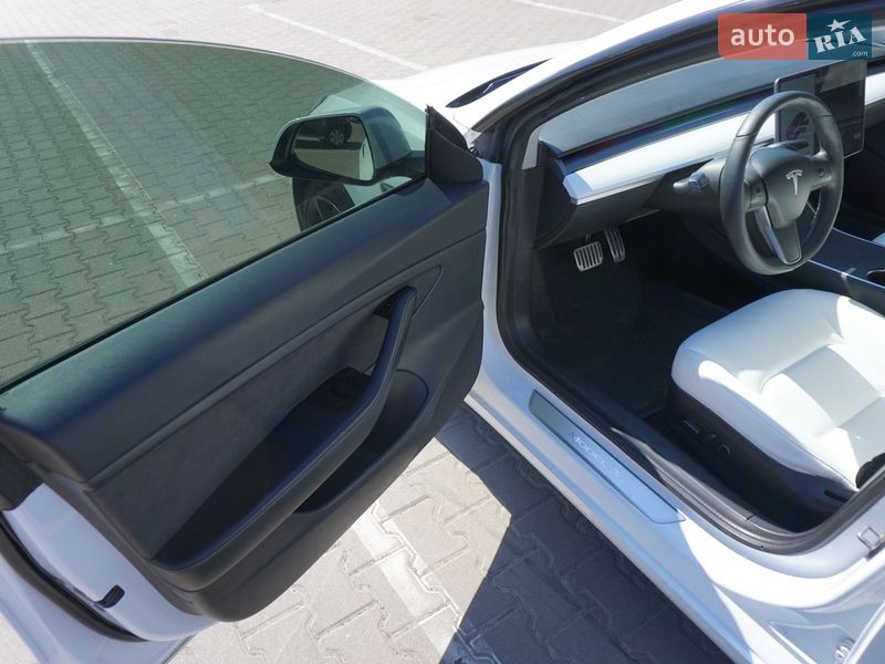 Седан Tesla Model 3 2019 в Киеве
