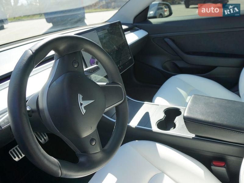Седан Tesla Model 3 2019 в Киеве