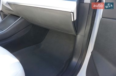 Седан Tesla Model 3 2019 в Киеве