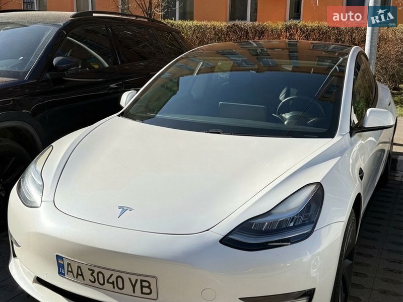 Седан Tesla Model 3 2020 в Києві