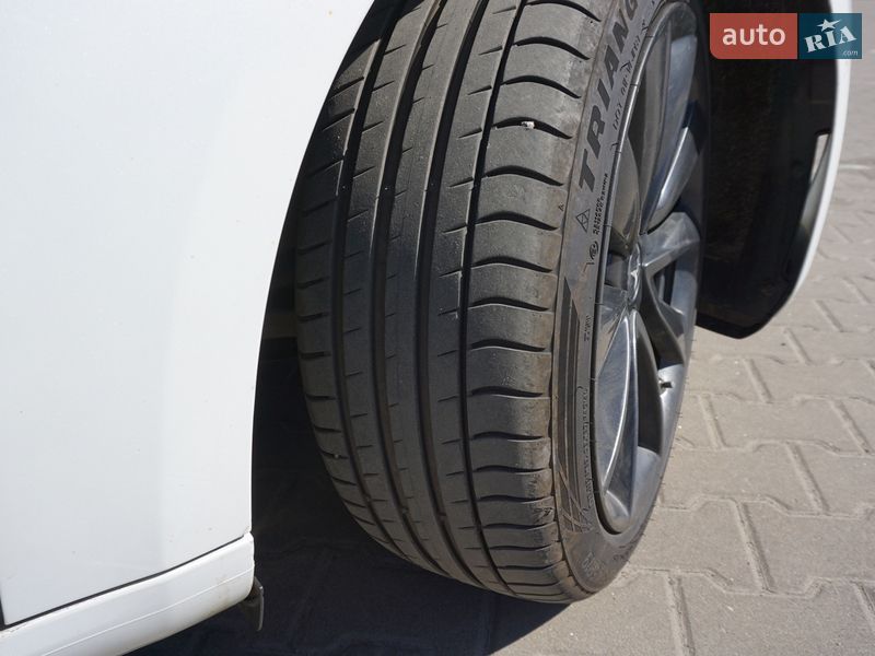 Седан Tesla Model 3 2019 в Киеве