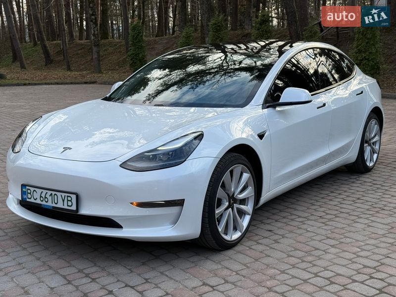 Седан Tesla Model 3 2020 в Дрогобыче