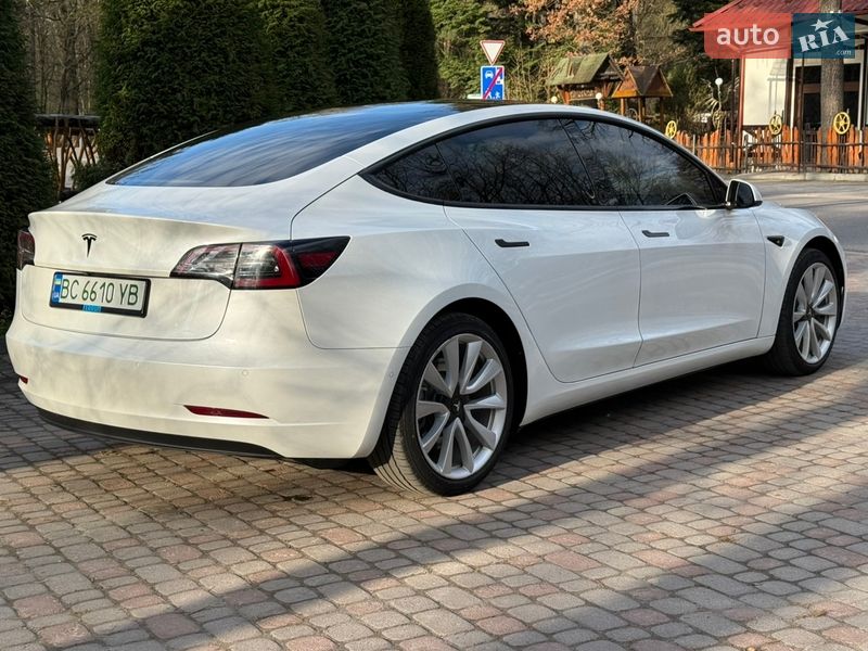 Седан Tesla Model 3 2020 в Дрогобыче
