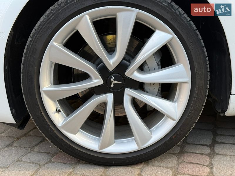 Седан Tesla Model 3 2020 в Дрогобыче