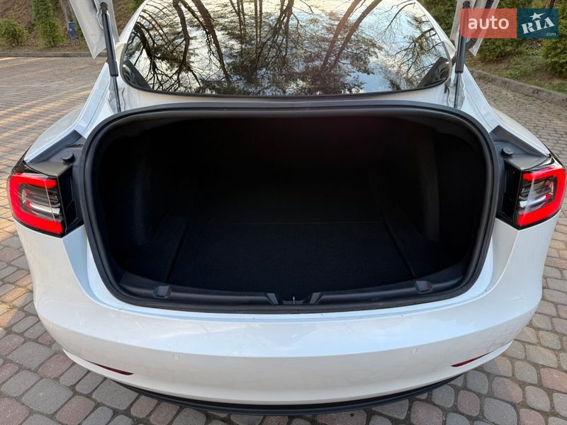 Седан Tesla Model 3 2020 в Дрогобыче