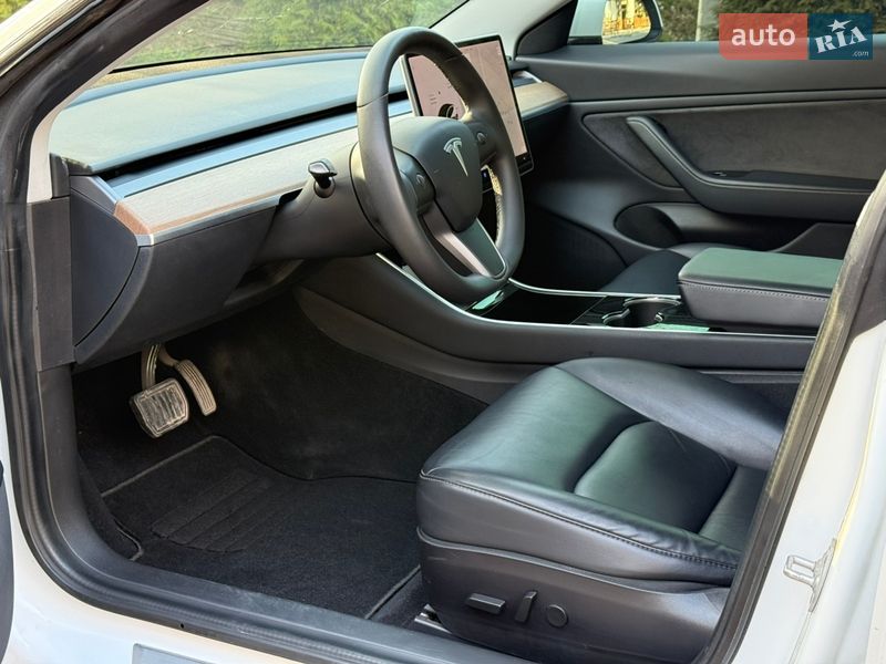 Седан Tesla Model 3 2020 в Дрогобыче