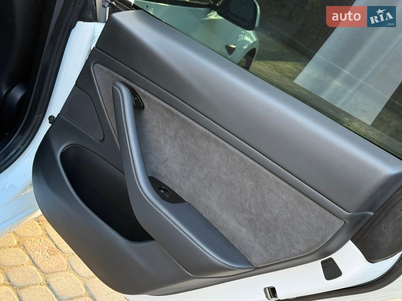 Седан Tesla Model 3 2020 в Дрогобыче