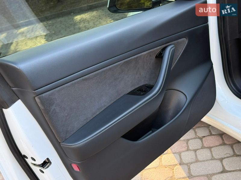 Седан Tesla Model 3 2020 в Дрогобыче