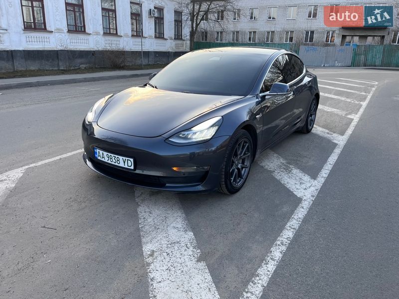 Седан Tesla Model 3 2020 в Радомишлі