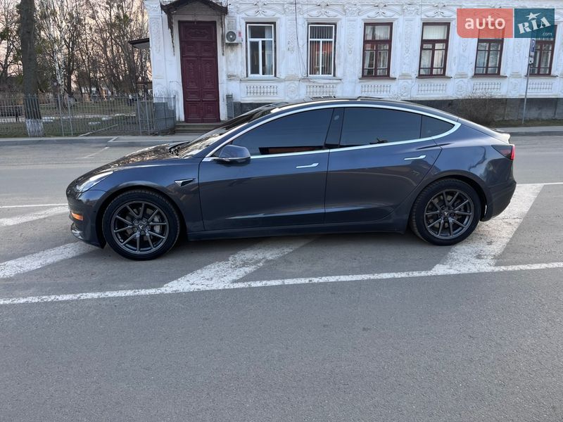 Седан Tesla Model 3 2020 в Радомишлі
