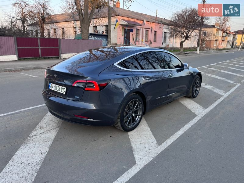 Седан Tesla Model 3 2020 в Радомишлі
