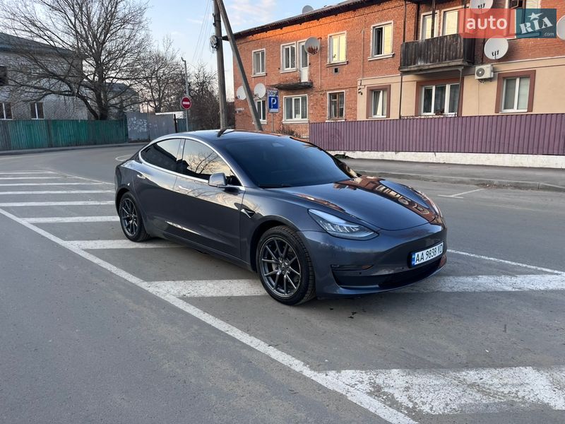 Седан Tesla Model 3 2020 в Радомишлі