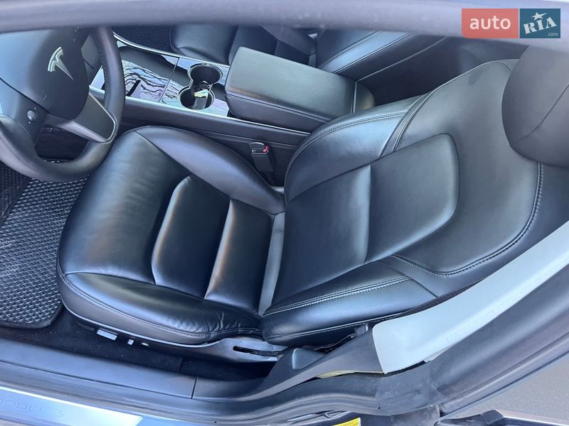 Седан Tesla Model 3 2020 в Радомишлі