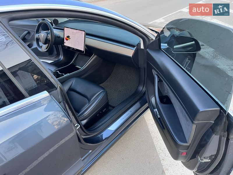 Седан Tesla Model 3 2020 в Радомишлі