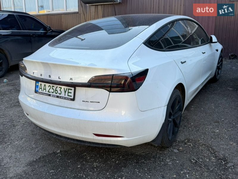Седан Tesla Model 3 2022 в Києві