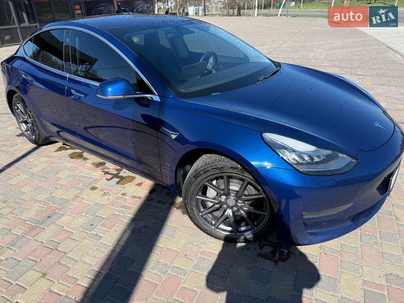 Седан Tesla Model 3 2018 в Смілі