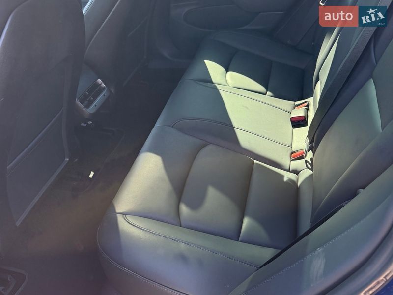 Седан Tesla Model 3 2018 в Смілі