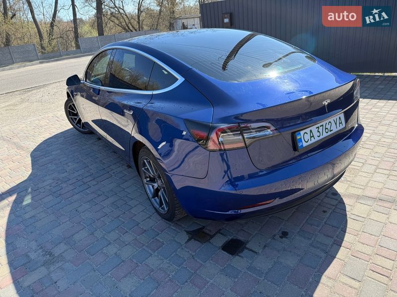Седан Tesla Model 3 2018 в Смілі