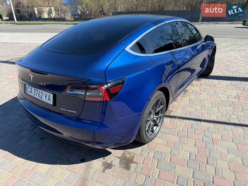 Седан Tesla Model 3 2018 в Смілі