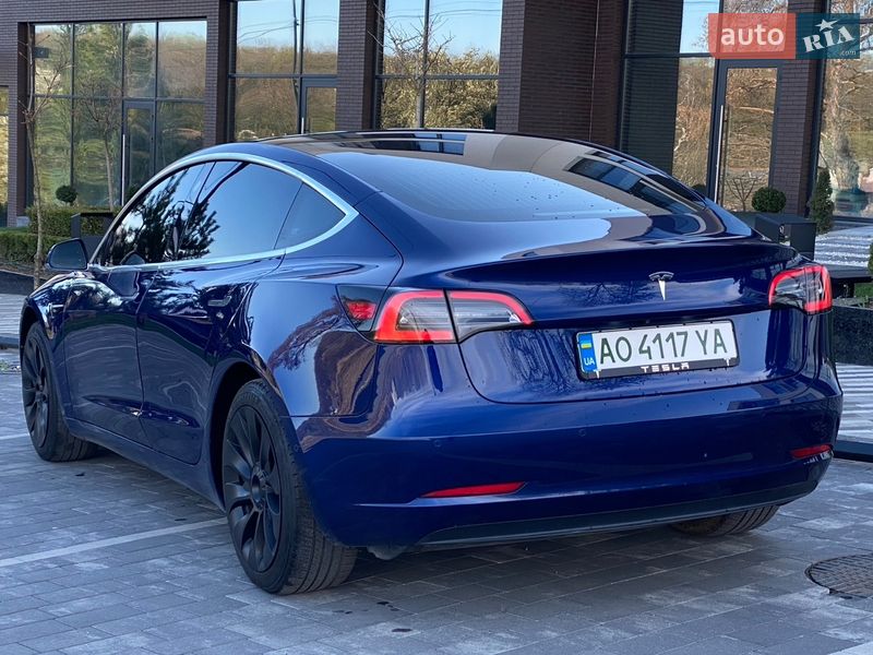 Седан Tesla Model 3 2019 в Ужгороде