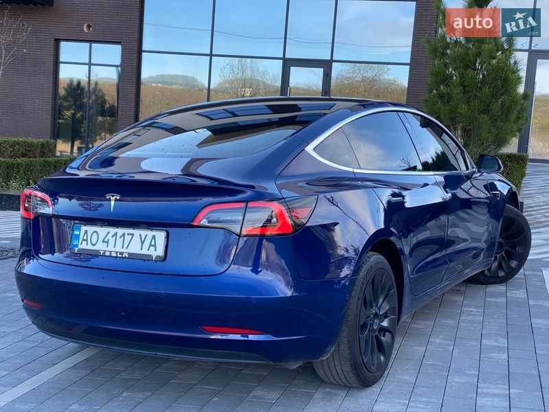 Седан Tesla Model 3 2019 в Ужгороде