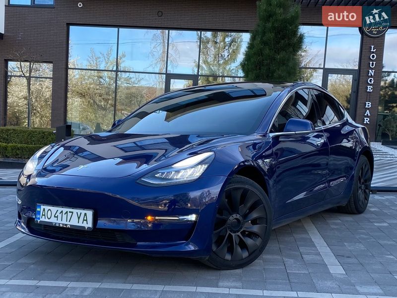Седан Tesla Model 3 2019 в Ужгороде