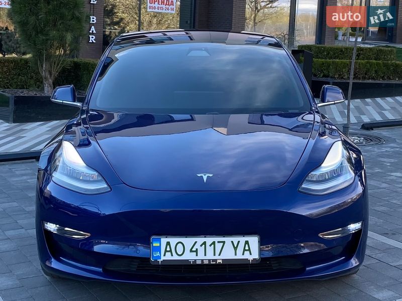 Седан Tesla Model 3 2019 в Ужгороде