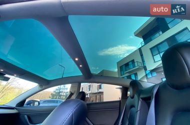 Седан Tesla Model 3 2019 в Ужгороде