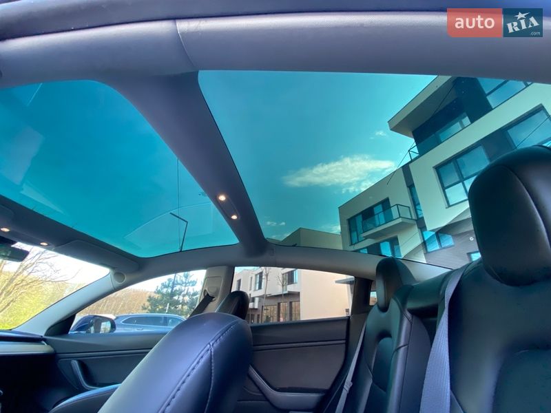 Седан Tesla Model 3 2019 в Ужгороде