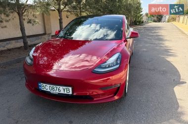 Седан Tesla Model 3 2018 в Львове