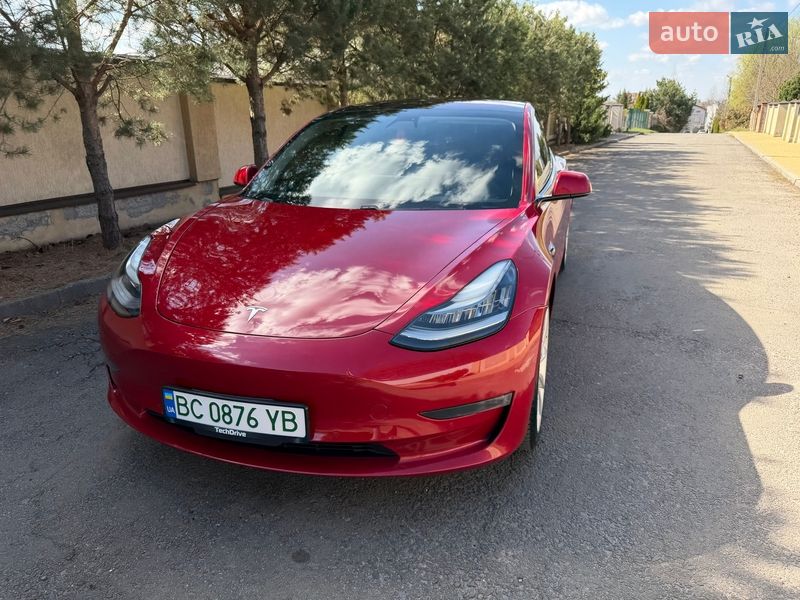 Седан Tesla Model 3 2018 в Львове