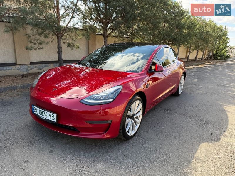Седан Tesla Model 3 2018 в Львове