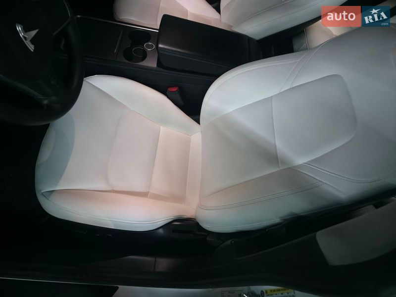 Седан Tesla Model 3 2020 в Києві