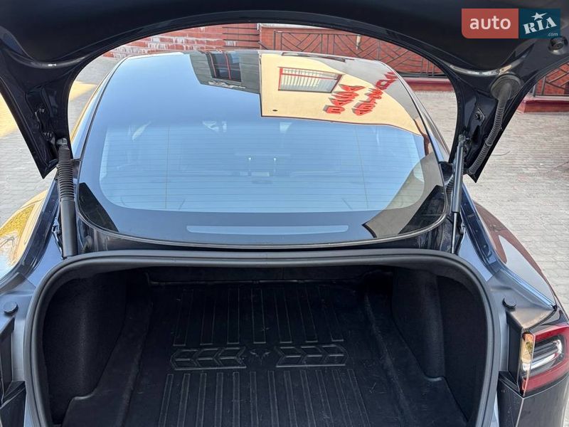 Седан Tesla Model 3 2022 в Луцьку