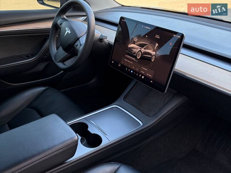 Седан Tesla Model 3 2022 в Луцьку