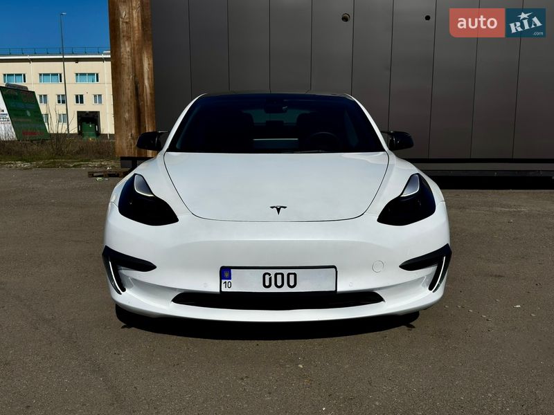 Седан Tesla Model 3 2022 в Киеве