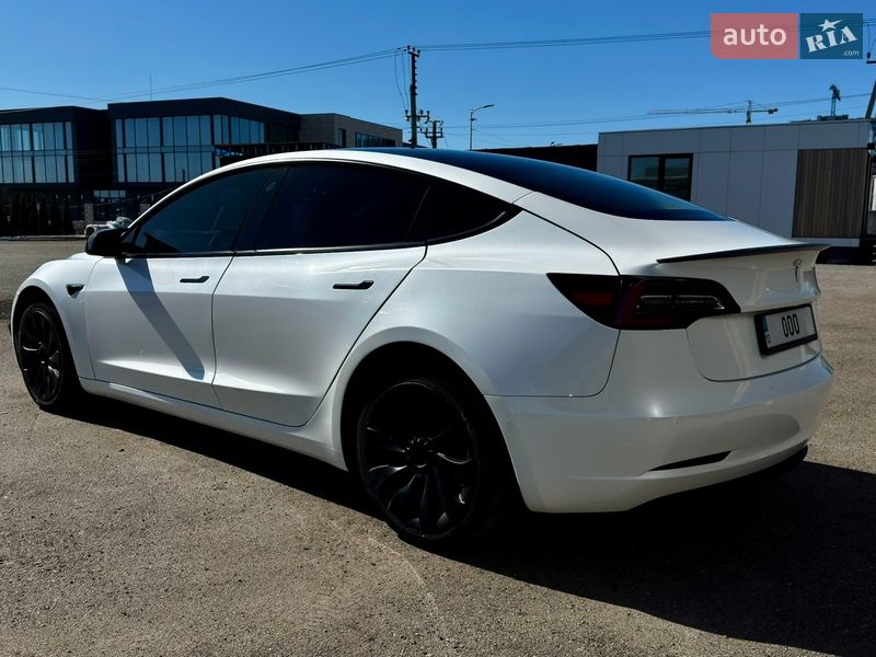 Седан Tesla Model 3 2022 в Киеве
